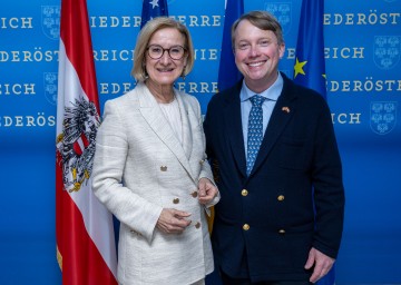 Landeshauptfrau Johanna Mikl-Leitner mit US-Botschafter Art Fisher.