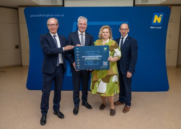 Update zum Gesundheitsplan 2040+ im Waldviertel: Andreas Reifschneider, Geschäftsführer der Gesundheit Waldviertel GmbH, Landesrat Anton Kasser, LGA-Vorständin Elisabeth Bräutigam und der kaufmännische Direktor des LK Horn, Franz Huber.