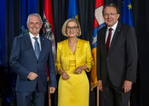 Von links nach rechts: Landtagspräsident Karl Wilfing, Landeshauptfrau Johanna Mikl-Leitner und Bürgermeister Matthias Stadler.