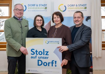 Präsentation der Schwerpunkte der NÖ Dorf- und Stadterneuerung 2026 im Dorhaus Gossam mit LH-Stv. Stephan Pernkopf, Elisabeth Eßbüchl, Obfrau des<br />
Vereins für Dorferneuerung und Kulturinitiativen Gossam – Grimsing – Schallemmersdorf, Maria Forstner, Obfrau des Vereins NÖ Dorf- und Stadterneuerung, und Johannes Wischenbart, <br />
Geschäftsführer der NÖ Dorf- und Stadterneuerung (v.l.n.r.)<br />
