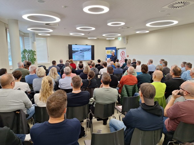 Foto vom Seminar Tennisplatzpflege