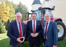 Im Bild von links nach rechts: LH-Stellvertreter Stephan Pernkopf, Bundesminister Norbert Toschnig und Heinrich Prankl, Leiter Forschung und Innovation am Francisco Josephinum sowie Geschäftsführer von Josephinum Research in Wieselburg 