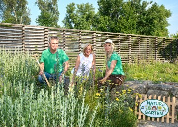 Thomas Uibel (Prokurist Garten Tulln), Landeshauptfrau Johanna Mikl-Leitner und Gartenleiterin Susanne Leeb im „Garten im Klimawandel“ der Garten Tulln.