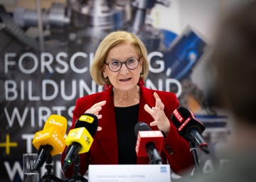 „Wenn wir über Sicherheit, Hightech und Innovation sprechen, dann führt kein Weg an Wiener Neustadt vorbei“, betonte Landeshauptfrau Johanna Mikl-Leitner bei der heutigen Pressekonferenz.