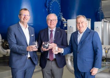 (v.l.n.r.) EVN Vorstandsdirektor Stefan Stallinger, LH-Stellvertreter Stephan Pernkopf und Franz Dinhobl, GF EVN Wasser GmbH.