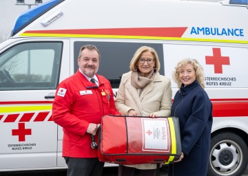 Rotes Kreuz NÖ Präsident Hans Ebner, Landeshauptfrau Johanna Mikl-Leitner und Landesrätin Eva Prischl