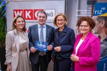 (v.l.n.r.) Carmen Jeitler-Cincelli, Bürgermeisterin Baden, WKNÖ-Präsident Wolfgang Ecker, Landeshauptfrau Johanna Mikl-Leitner und Staatssekretärin Elisabeth Zehetner.